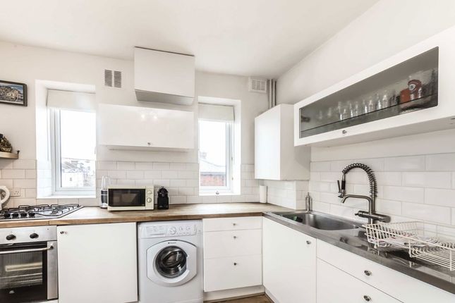 Flat 35, Coronation Court, Brewster Gardens, London photo 2