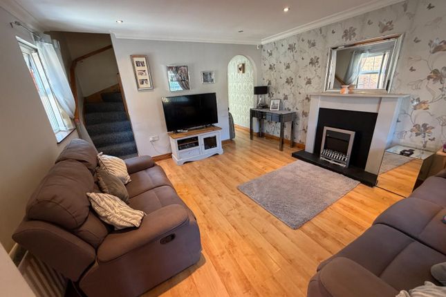 16, Summer Meadows, Derry photo 2