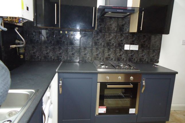 Flat above, 179, Dewsbury Road, Leeds photo 3