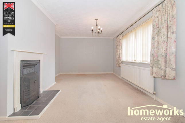 13, Rayners Way, Dereham photo 2