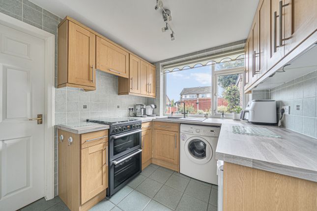 9, Woodhill Gardens, Cookridge, West Yorkshire photo 3