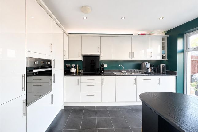 37, Larkspur Drive, Burgess Hill photo 2