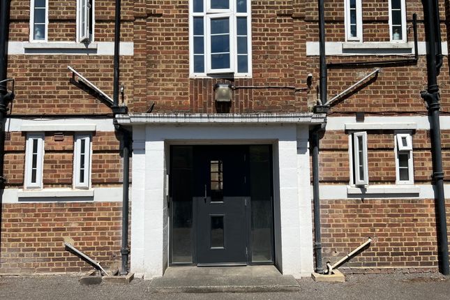 Thumbnail Flat for sale in Warwick Gardens, Thornton Heath