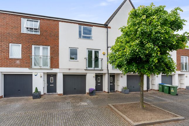 Thumbnail Town house for sale in Alcock Crescent, Crayford, Kent