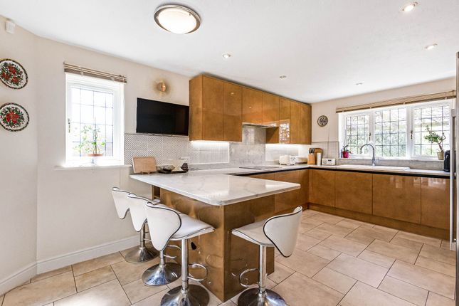 27 Richardson Crescent, West Cheshunt photo 4