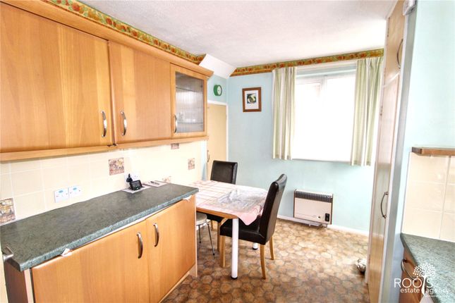 12, Kersey Crescent, Berkshire photo 4