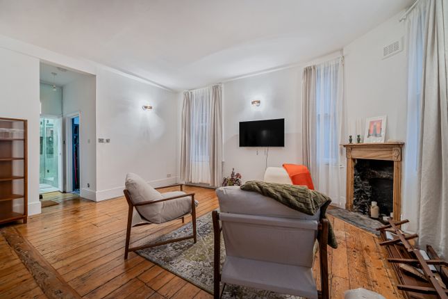 Flat 2, Rupert House, 4, Tisbury Court, London photo 3