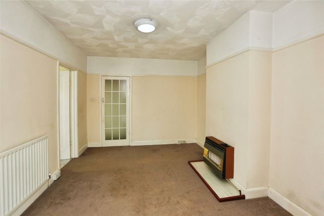 76, Taunton Drive, Hampshire photo 3