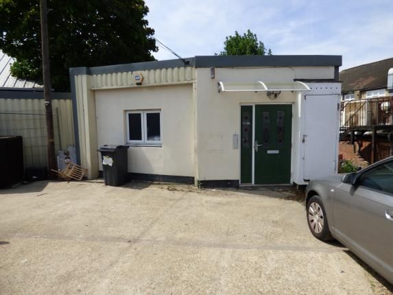 Flat for sale in Roneo Corner, Hornchurch