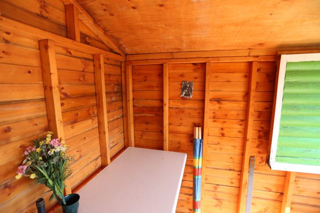 Beach hut 259, Brackenbury Fort, Felixstowe photo 5