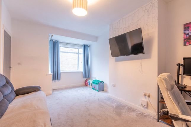 5, Hillside Road, West Yorkshire photo 2
