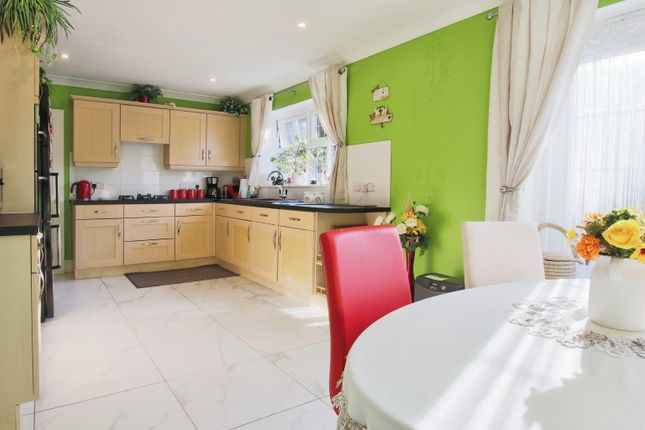10, Low Farm Close, Driffield photo 3
