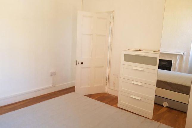 Room to rent in Harrow Road, London