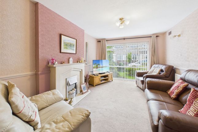 40 Scarrington Crescent, Hull photo 2