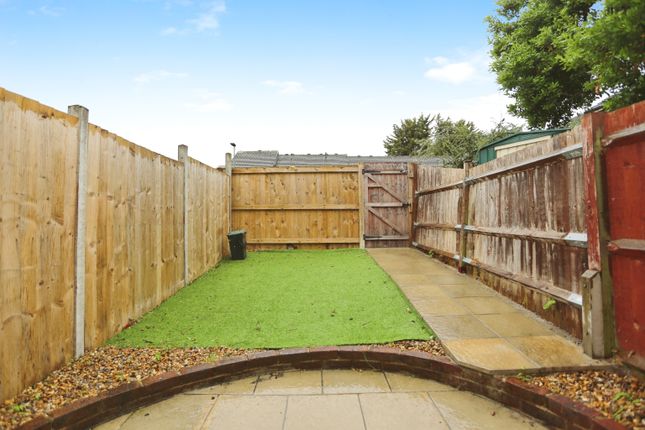 25, Sycamore Grove, London photo 4