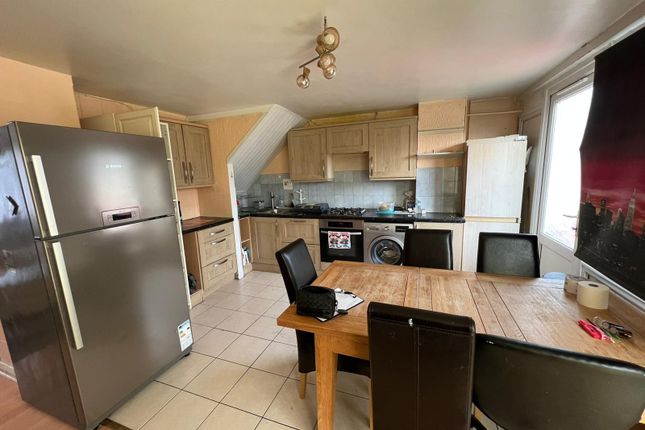 30, Wivenhoe Road, Barking photo 2