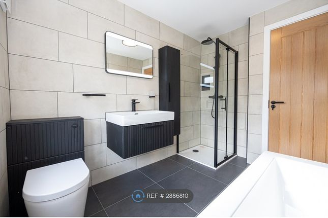 Beresford Crescent, Newcastle-Under-Lyme photo 4