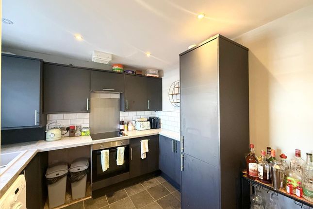 128, Swinnow Close, West Yorkshire photo 2
