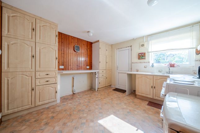 11, Martin Avenue, Fareham photo 3