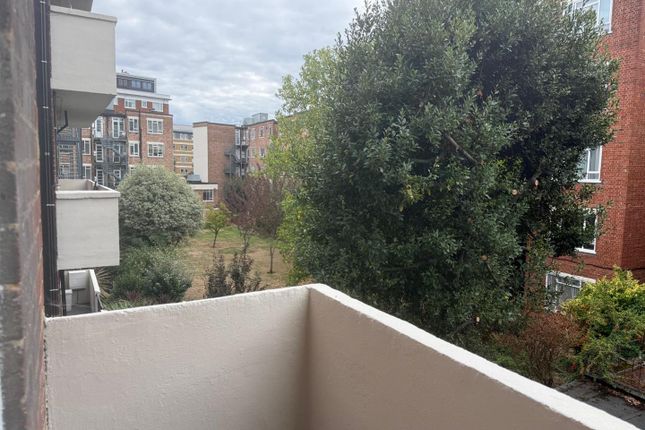 R2 106 Chalbert Court, Eamont Street, London photo 5