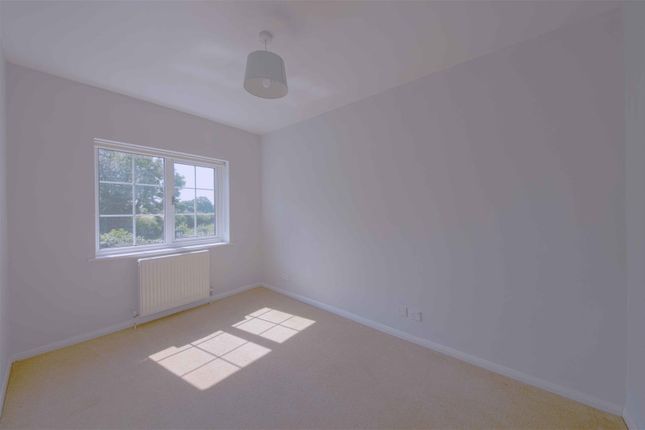 Cryers Hill Road, High Wycombe photo 4