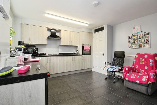 23, Buckton View, Leeds photo 2
