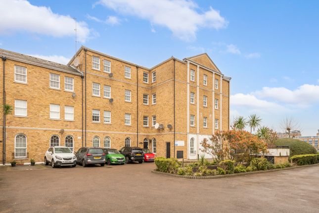 Thumbnail Flat for sale in Frederick Square, Surrey Quays