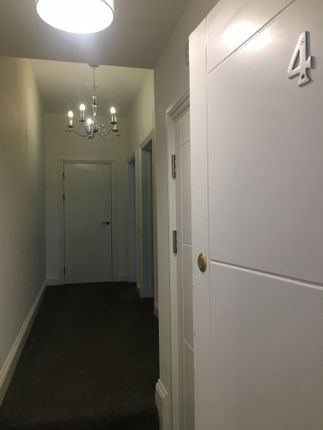 Flat to rent in Chandlers Way, Romford