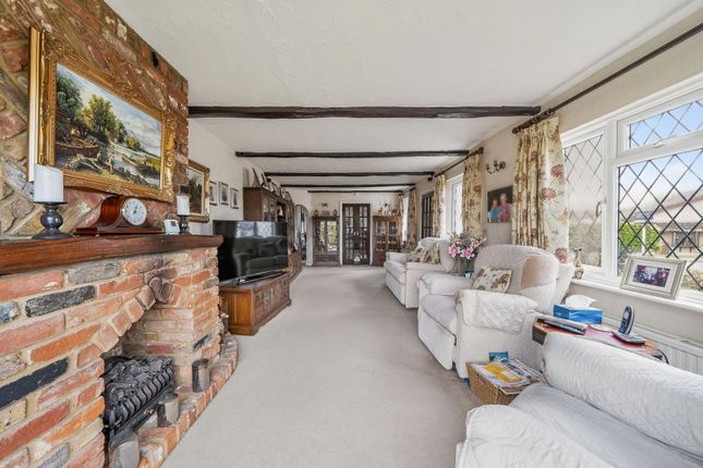 16, Poplar Road, Uxbridge photo 2
