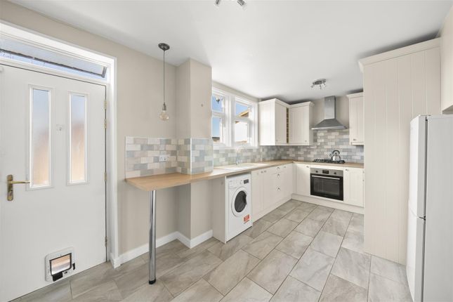 69, Courtenay Avenue, Harrow photo 3