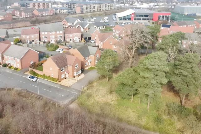 6, Crosbie Grove, Kidderminster photo 3
