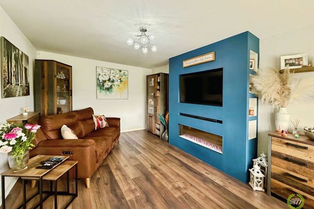 22 Plover Crescent, Darwen photo 3