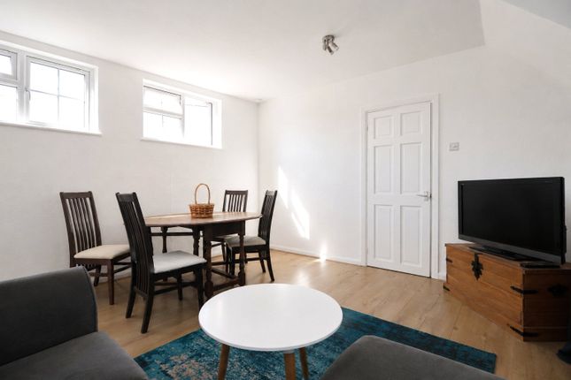Flat, Beaconsfield House,, Kingfield Road, Woking photo 3