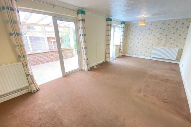 79, Green Hills, HARLOW photo 4