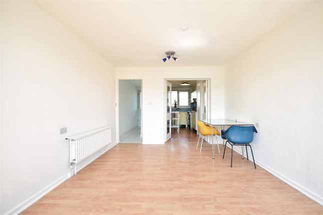 60, Romulus Court, Brentford photo 4