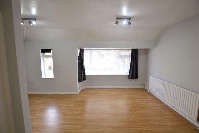 103, Canterbury Avenue, Slough photo 4