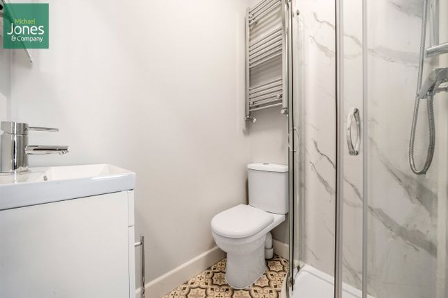 Room 2, 52, Ashdown Road, West Sussex photo 3