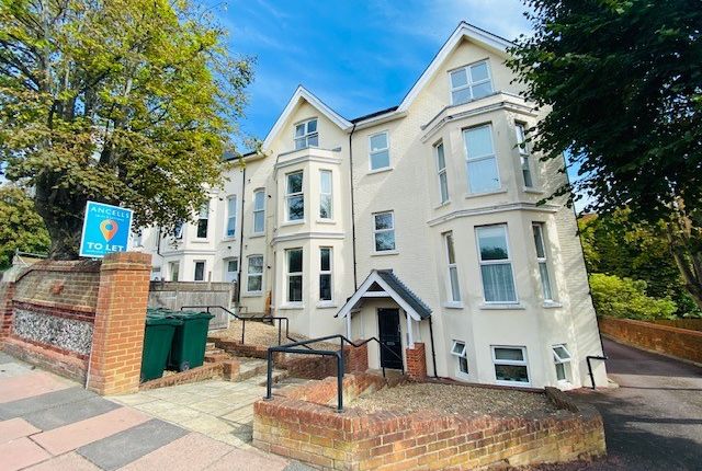 Thumbnail Flat to rent in Moatcroft Road, Eastbourne