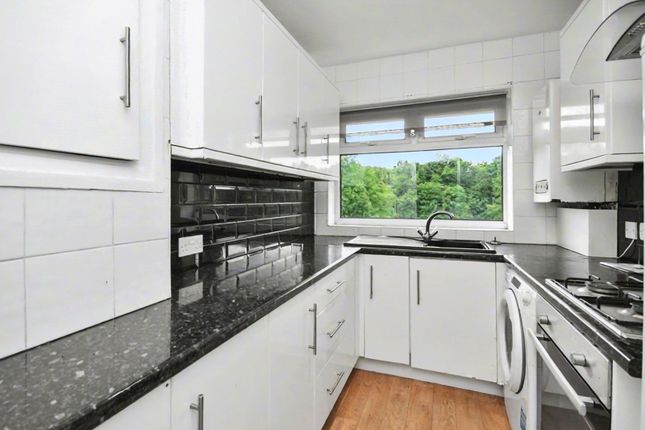 35, Spring Valley Crescent, Leeds photo 3