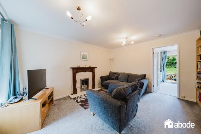24, The Roundway, Hightown photo 2