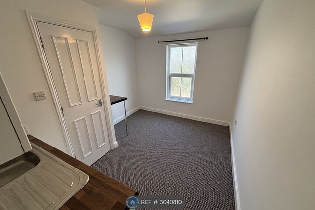 Flat, London Road South, Lowestoft photo 5