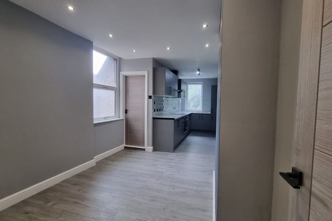 Thumbnail Flat to rent in Ling Road, London