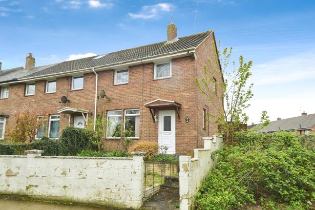 End terrace house for sale in Redlynch Close, Swindon