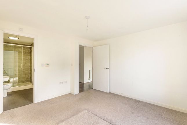37, Lett Lane, Gravesend photo 4