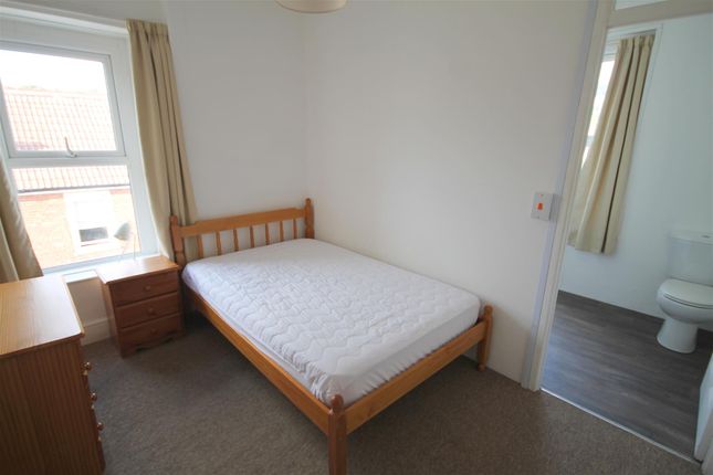 Room to rent in 1 Cumberland Basin, Hotwells, Bristol