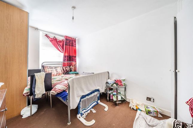 Flat for sale in Maddams Street, London