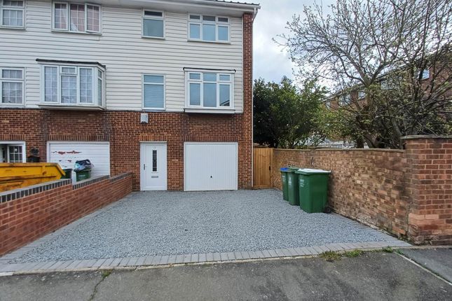 Thumbnail Property to rent in Glendale Way, Thamesmead