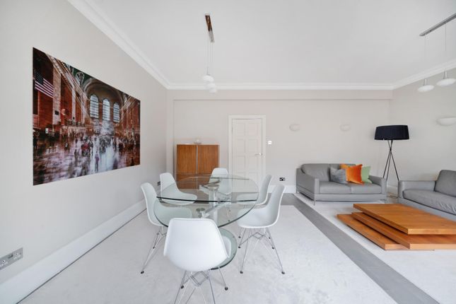 Flat 43, Lincoln House, Basil Street, London photo 4