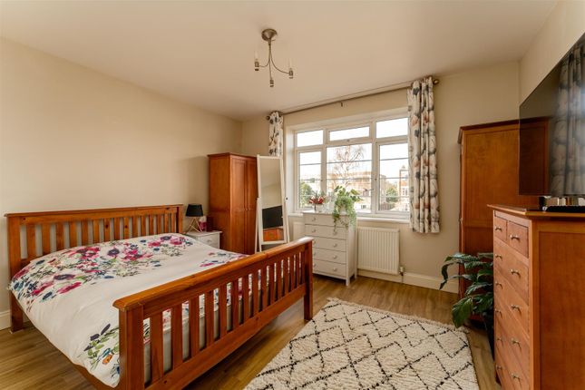 Flat for sale in Wanstead Place, London