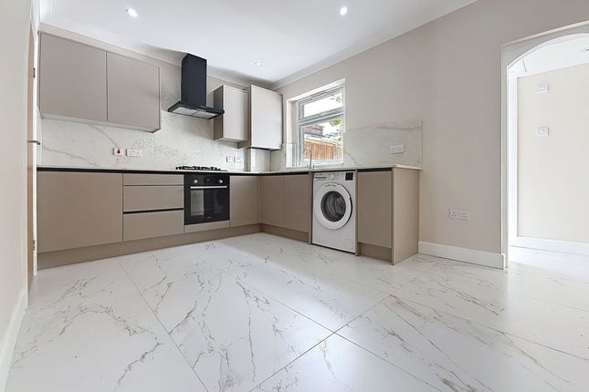 21 Sutcliffe Road, London photo 3